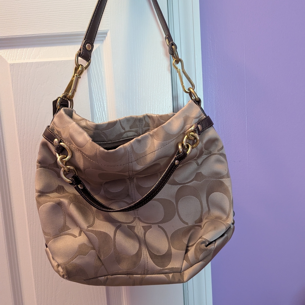 Coach Signature C purse